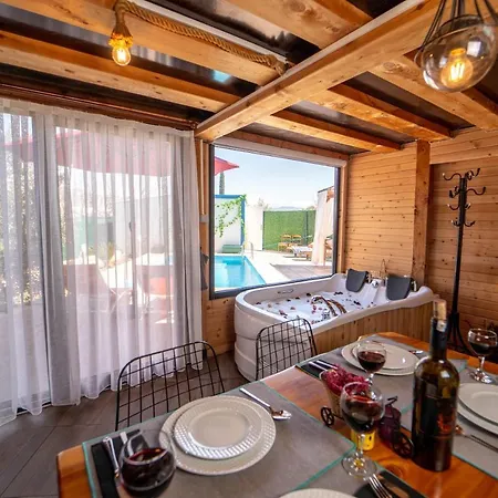 펜션 Luxurious Bungalow With Private Pool And Jacuzzi In Fethiye, Mugla