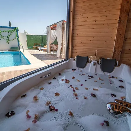 Luxurious Bungalow With Private Pool And Jacuzzi In Fethiye, Mugla 펜션 *